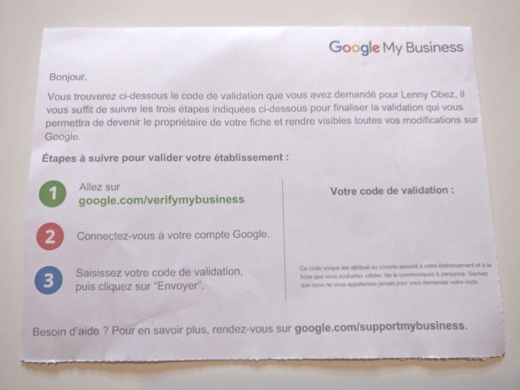 Étapes à suivre pour valider votre établissement : 1. Allez sur google.com/verifymybusiness 2. Connectez-vous à votre compte Google. 3. Saisissez votre code de validation puis cliquez sur "Envoyer".